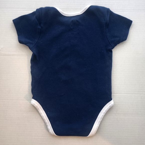 Size 12M NHL Toronto Maple Leafs Official Onesie - Picture 4 of 4